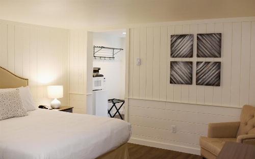 Sandwich Inn and Suites image 3